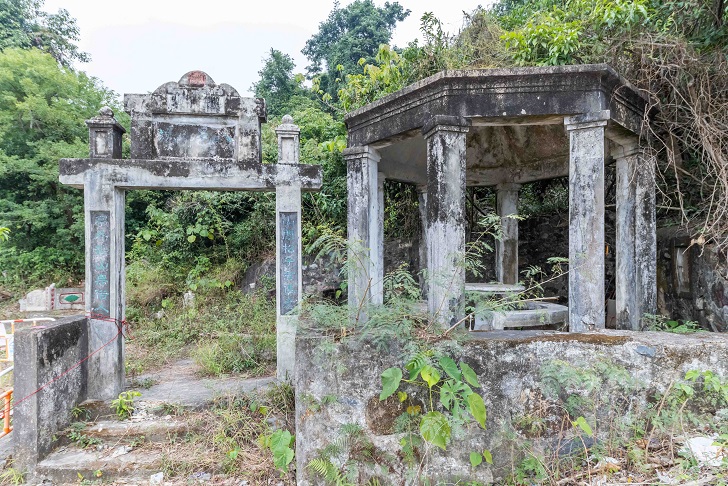 八邑山场入口牌坊及八角凉亭