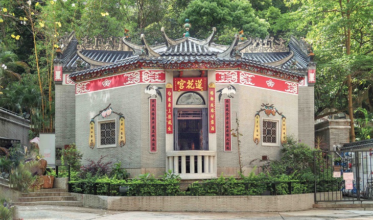 莲花宫是港岛区历史最悠久的观音庙，建筑独特，于2014年被列为法定古迹